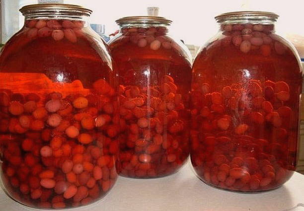 Kornoeljecompote voor de winter