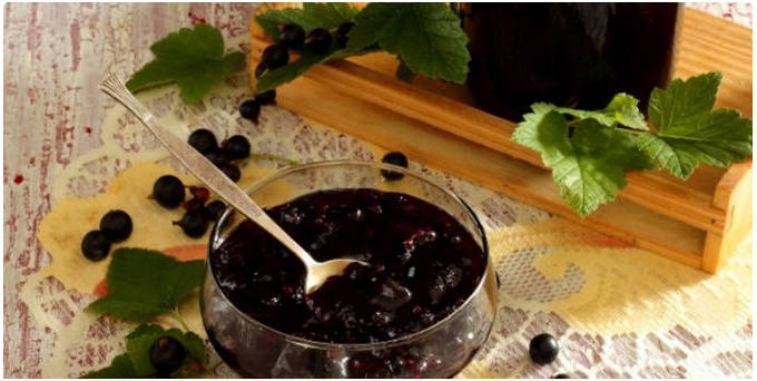 Mga paghahanda ng blackcurrant para sa taglamig