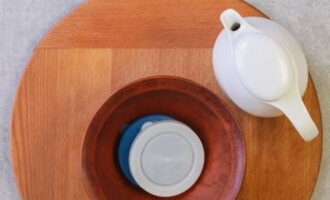 Chúng tôi đun sôi nắp đã rửa sạch hoặc khử trùng bằng rượu vodka.