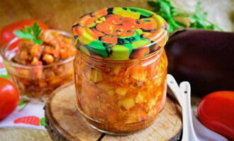 După răcirea piesei de prelucrat sub pătură, punem cusăturile deoparte pentru depozitare în cămară. Ne bucurăm de gustare. Poftă bună!