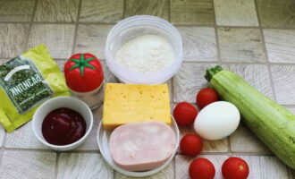 Pentru a pregăti pizza cu dovlecei într-o tigaie, pregătiți ingredientele și treceți direct la proces.