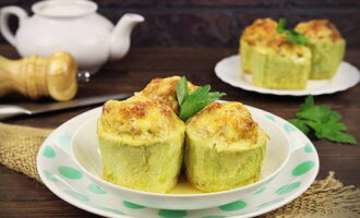 El carbassó farcit amb carn picada al forn ja està llest. Pots tractar-te!