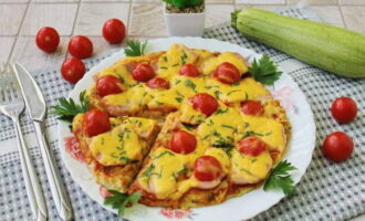După ce am transferat pizza sănătoasă pe o farfurie, trecem la degustare. Poftă bună!