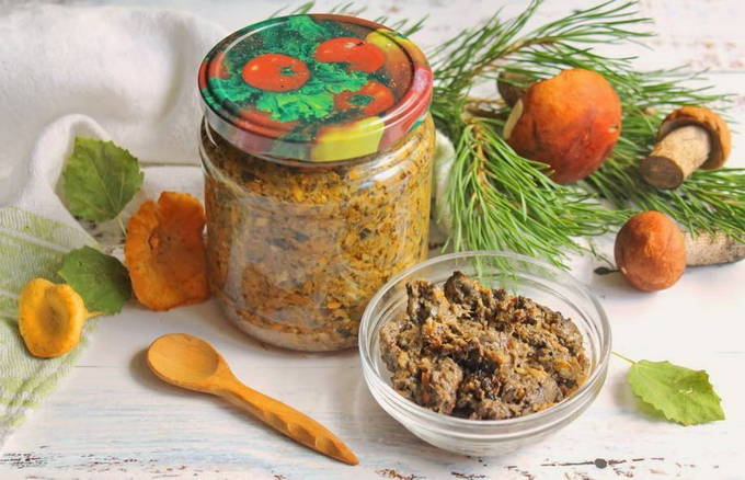 Mushroom caviar sa pamamagitan ng isang gilingan ng karne para sa taglamig