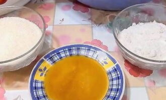 Să pregătim ingredientele rămase din listă.