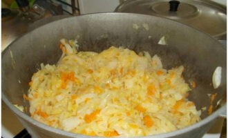 Đóng phôi bằng nắp và đun nhỏ lửa ở nhiệt độ thấp trong khoảng 30 phút. Thỉnh thoảng khuấy.