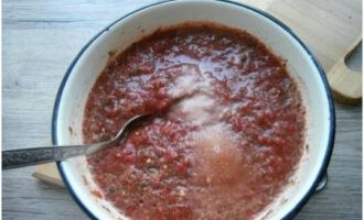 Salta och se till att justera smaken genom att tillsätta strösocker.