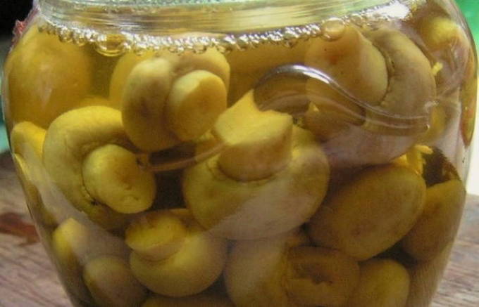 Xampinyons marinats per a l'hivern