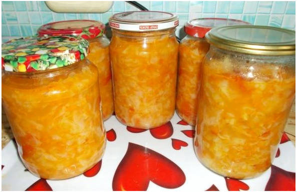 Solyanka với bắp cải và cà chua cho mùa đông