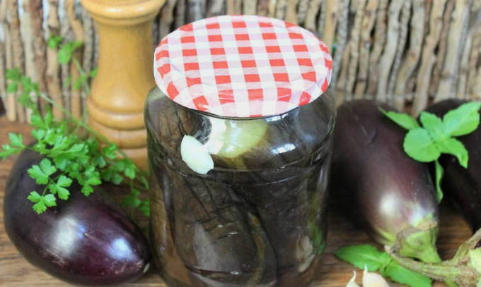 Marinated eggplants para sa taglamig sa garapon