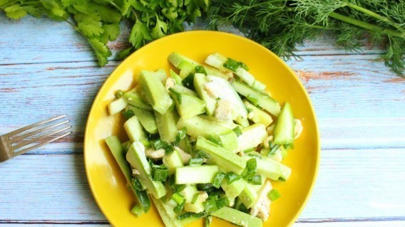 Salată de dovlecel proaspăt