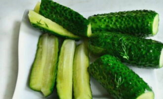 Ang mga pipino ay handa na, kumuha ng sample at magsaya. Bon appetit! 