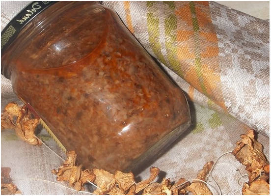 Champignonkaviaar van saffraanmelkdoppen voor de winter