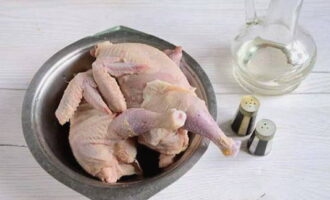 Tabaka de pollastre a la paella segons la recepta clàssica és molt senzill de preparar. Primer de tot, preparem tots els ingredients. Tabaka de pollastre a la paella segons la recepta clàssica és molt senzill de preparar. Primer de tot, preparem tots els ingredients.