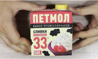 ไอศกรีมทอดนั้นเตรียมง่ายมาก ในการปรุงอาหารต้องแน่ใจว่าใช้ครีมหนัก