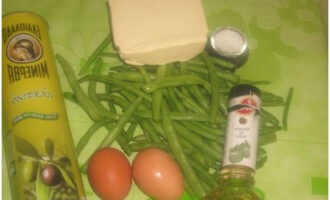 Ang mga green beans na may itlog sa isang kawali ay napakadaling ihanda. Ihahanda namin ang mga kinakailangang produkto ayon sa listahan.