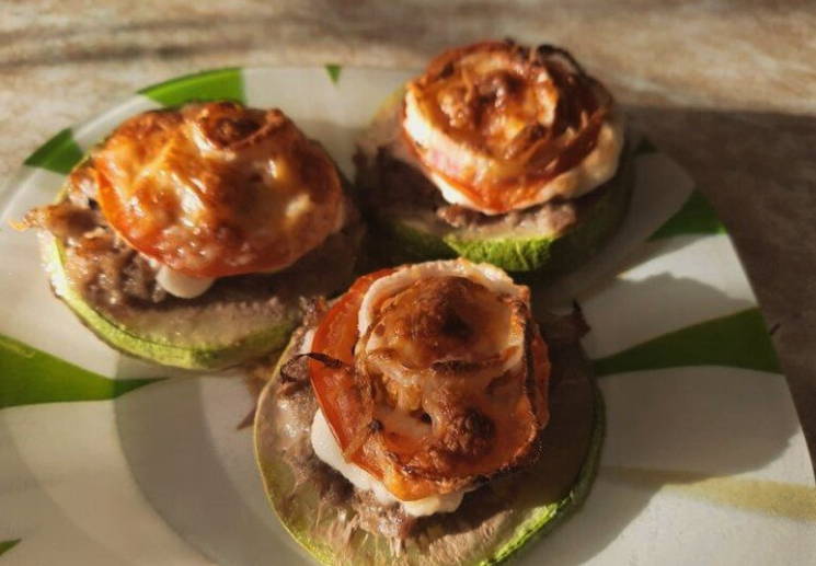 Courgetteschijfjes met gehakt in de oven