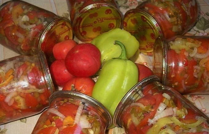 Tomat- och pepparsallad för vintern