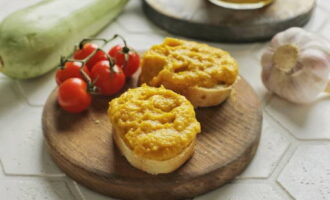 Probeer het eens door het op brood te smeren. Eet smakelijk!