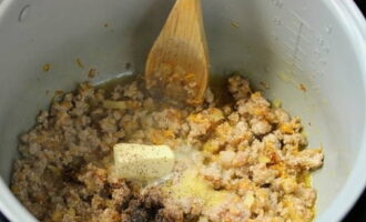 Koka, rör om. Smaksätt med en bit smör (du kan använda ghee) och smaka av med kryddor och salt.
