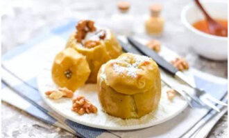 อบขนมในเตาอบประมาณ 12-15 นาที อุ่นไว้ที่ 180 องศา อร่อย! 