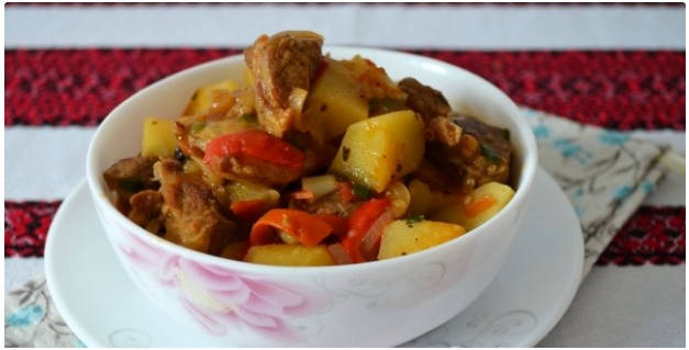 Potatis med kött i en kittel