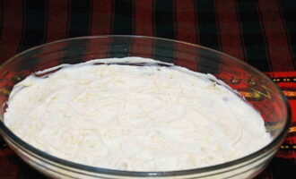 Phủ rộng rãi với sốt mayonnaise.
