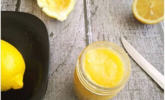 Ang lemon curd ayon sa klasikong recipe ay handa na!