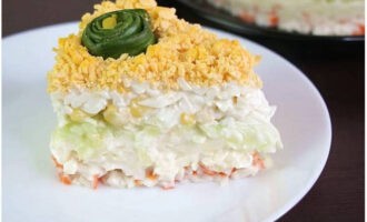 Món salad cho bàn tiệc ngày lễ không chỉ ngon mà còn có đường cắt đẹp mắt. Chúc ngon miệng!