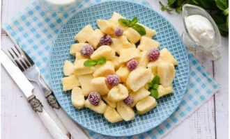 Bánh bao phô mai lười cổ điển đã sẵn sàng. Thử nó!