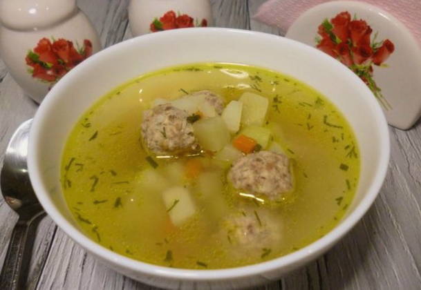 Klasszikus húsgombóc leves