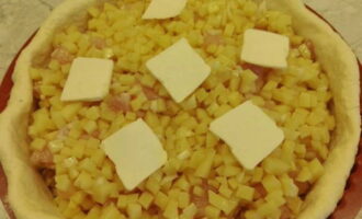 Col·loca el farcit aquí. Ho complementem amb trossos de mantega.