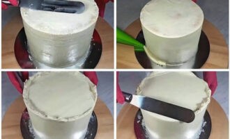 ก่อนปรับระดับเค้ก ให้เก็บครีมไว้ในตู้เย็นและเอาออกก่อน 15-20 นาที ควรเคลือบเค้กสองครั้ง ระหว่างเคลือบ ให้เก็บเค้กไว้ในตู้เย็นเป็นเวลา 15 นาที
