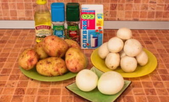 La sopa de xampinyons és molt fàcil de preparar. Recollida d'ingredients per a la sopa de bolets.