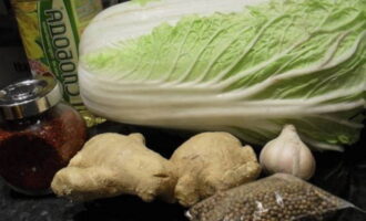 Kim chi Hàn Quốc có thể dễ dàng làm tại nhà. Hãy chuẩn bị những sản phẩm cần thiết từ danh sách.