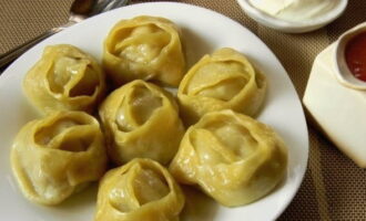 Manti กับเนื้อที่บ้านพร้อมแล้ว! เสิร์ฟร้อน อร่อย!