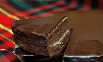 เค้กช็อคโกแลตพร้อม! มาชงเครื่องดื่มและชิมกันเถอะ! อร่อย!