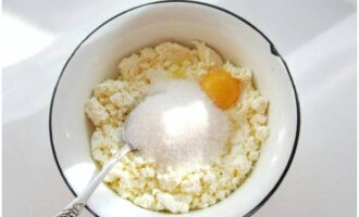 เพิ่มน้ำตาลและเกลือผสมทุกอย่างให้ละเอียด