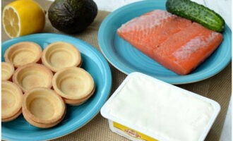 Com preparar un aperitiu senzill i saborós per a la taula de vacances? Recollim aliments per berenar.