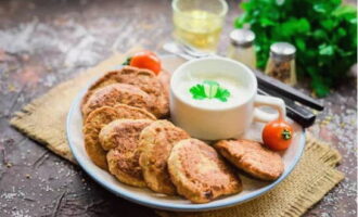 Bánh xèo gan cổ điển đã sẵn sàng! Trước khi phục vụ, thấm mỡ thừa bằng khăn giấy và phục vụ. Chúc ngon miệng! 