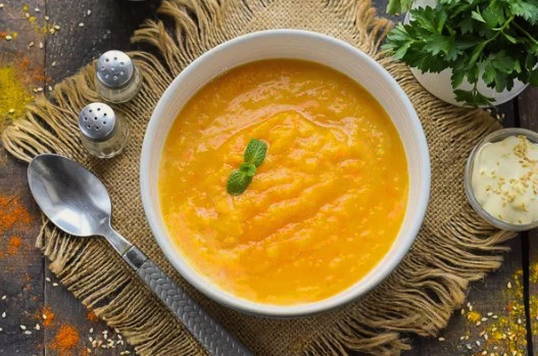 Klasikong kalabasa na sopas na katas