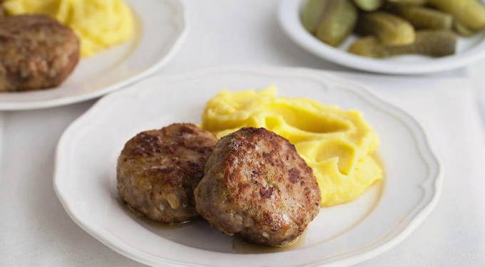 Thịt băm mềm và ngon ngọt trong chảo rán