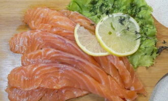 Zo tover je snel en gemakkelijk heerlijke licht gezouten forel op tafel. Eet smakelijk!