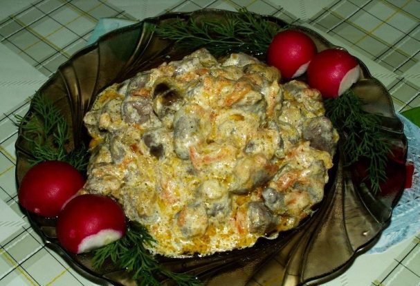 Inimioare de pui într-o tigaie