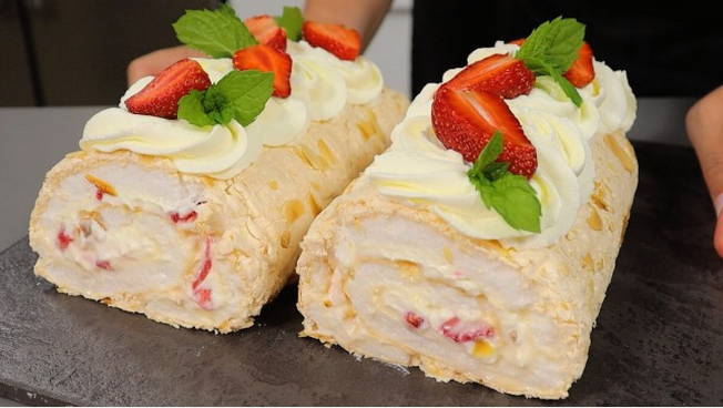 bánh trứng cuộn