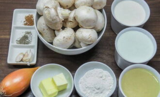 Hogyan készítsünk klasszikus krémes gombalevest? A szükséges termékeket a lista szerint elkészítjük.