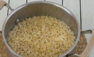 หลังจากเดือดแล้วให้ลดไฟและปรุงโจ๊กประมาณ 25-30 นาที