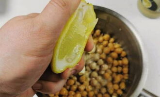 Nagpapadala din kami ng tinadtad na bawang, asin at lemon juice.