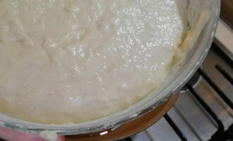 Để bột nghỉ khoảng 15 phút.