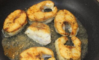 Iprito hanggang golden brown sa magkabilang gilid.